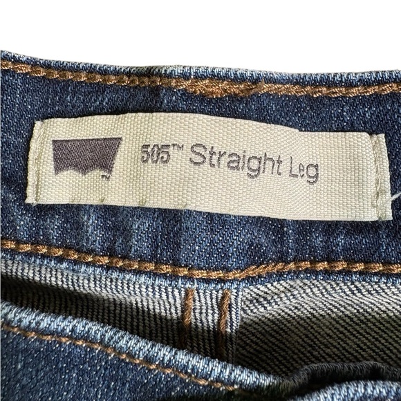 Levi's-Classic 505 Straight-Leg Jeans. Size 14. Medium wash. Excellent condition - Picture 4 of 8